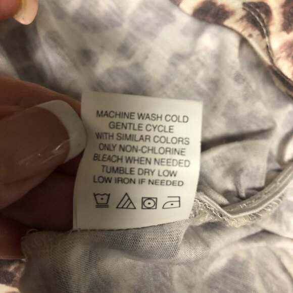 Eyeshadow Top Womens Size Large Leopard Animal Print Scoop Neck Comfy NEW - Picture 6 of 7